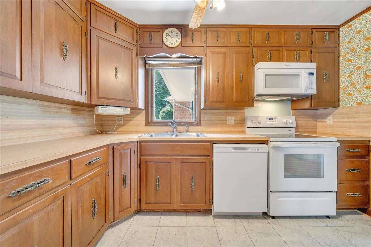 915 Ridgecrest DR - Photo 13