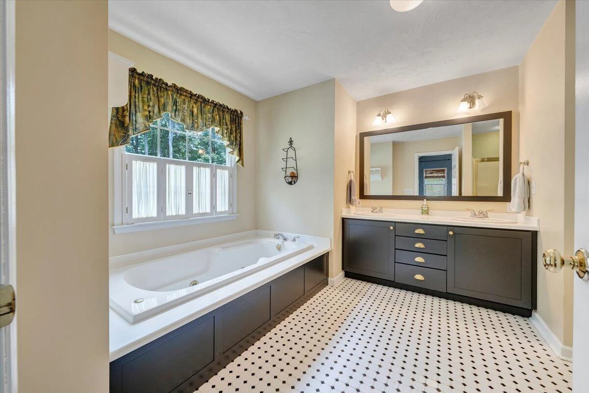 1403 Greyledge RD - Photo 13