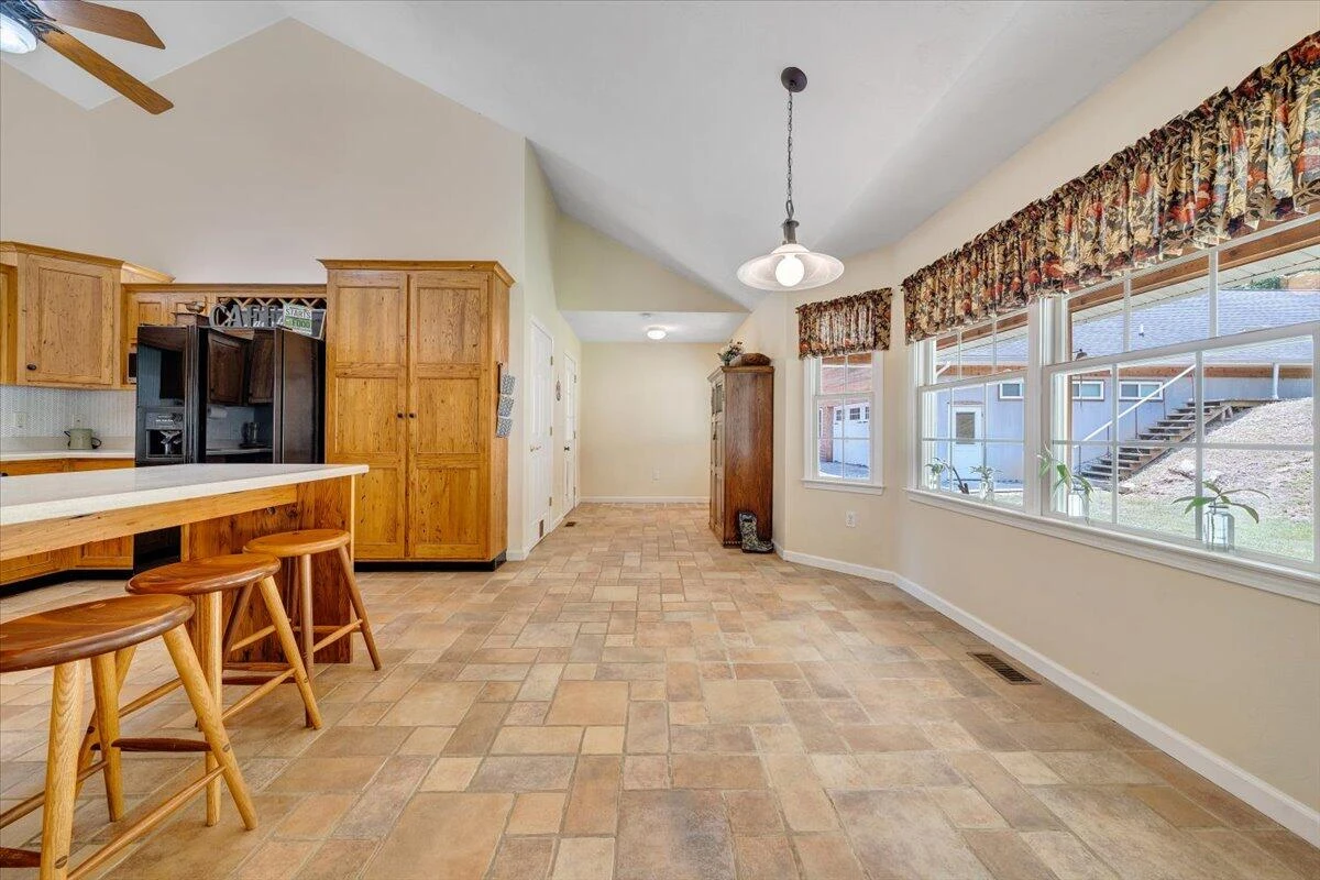 1403 Greyledge RD - Photo 15