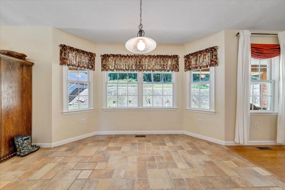 1403 Greyledge RD - Photo 17