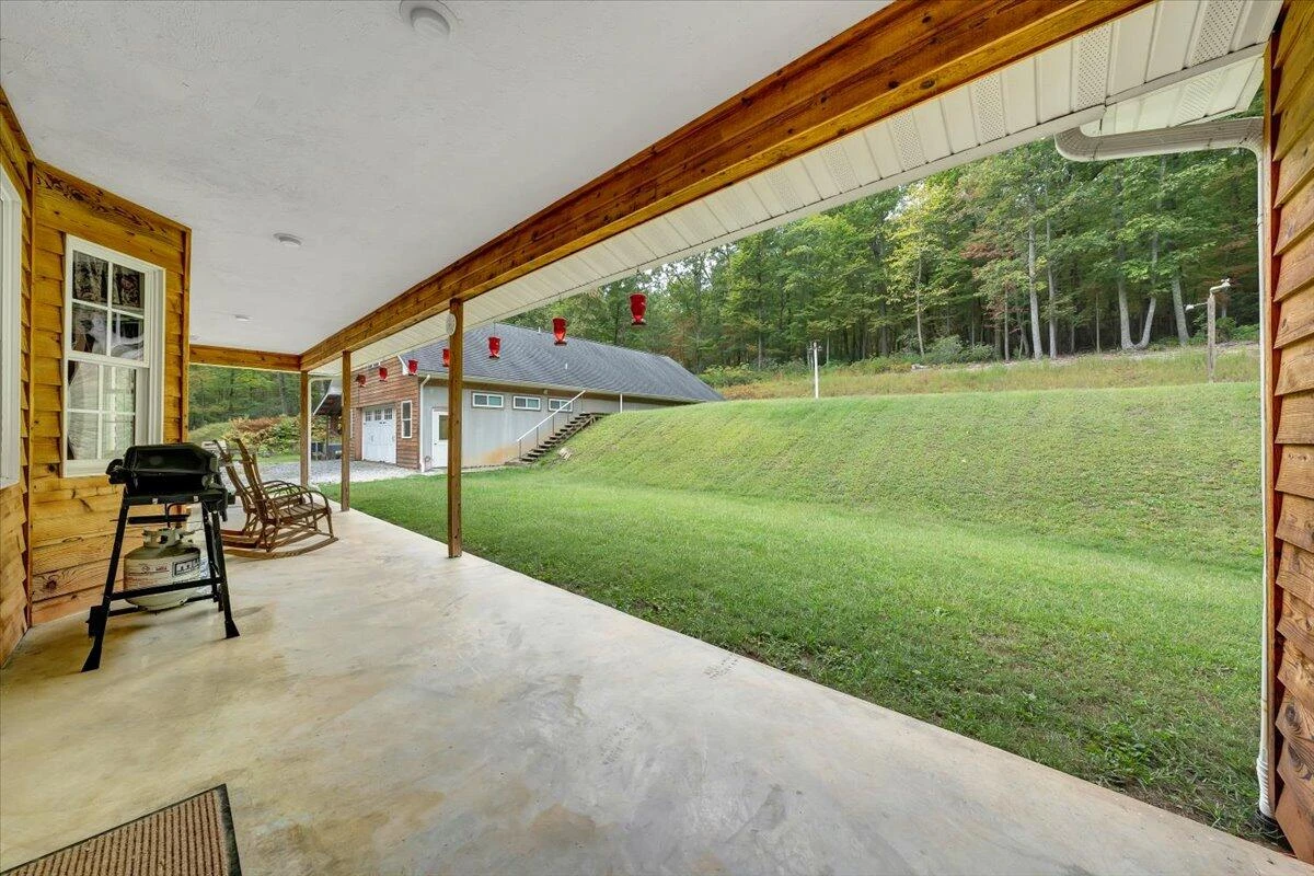 1403 Greyledge RD - Photo 6