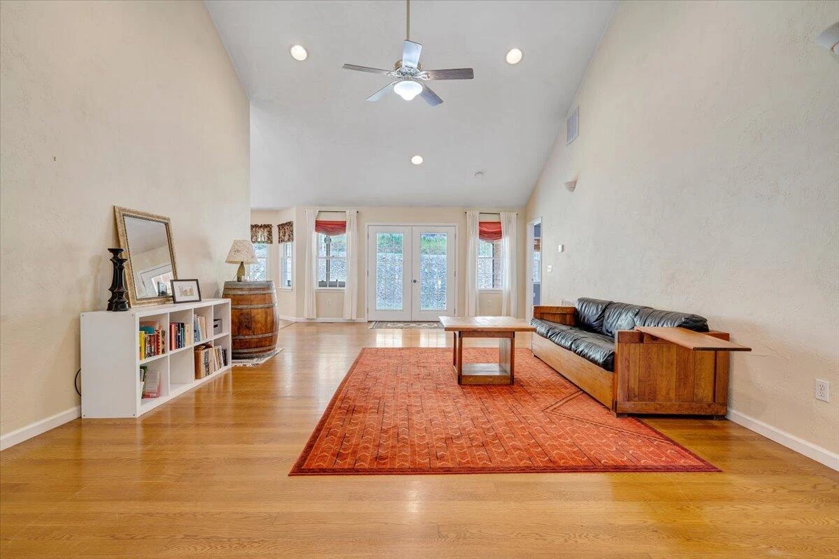 1403 Greyledge RD - Photo 10