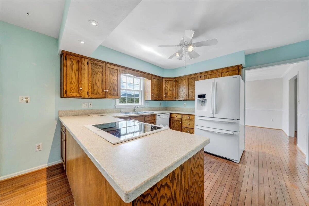 654 Joan CIR - Photo 18