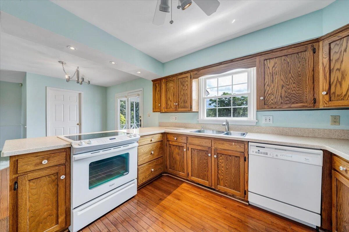 654 Joan CIR - Photo 21