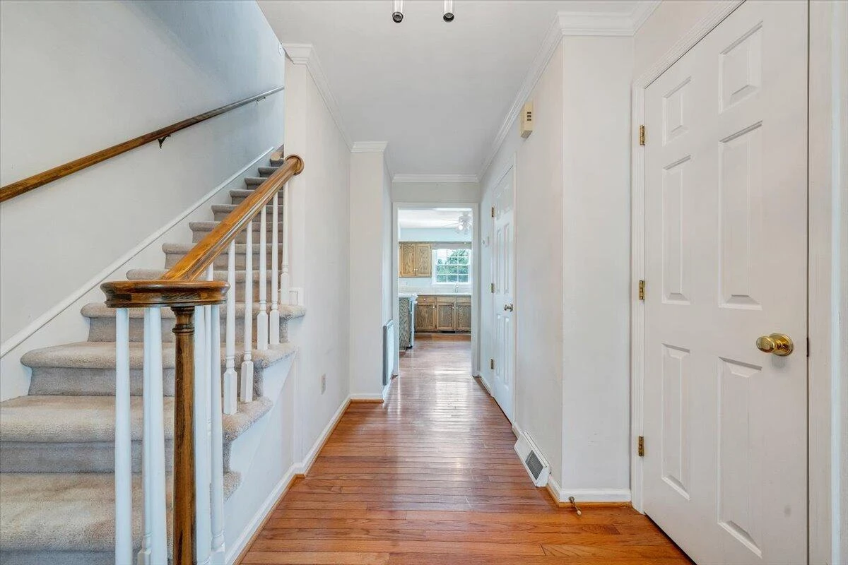 654 Joan CIR - Photo 4