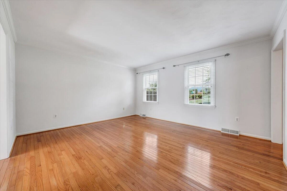 654 Joan CIR - Photo 8