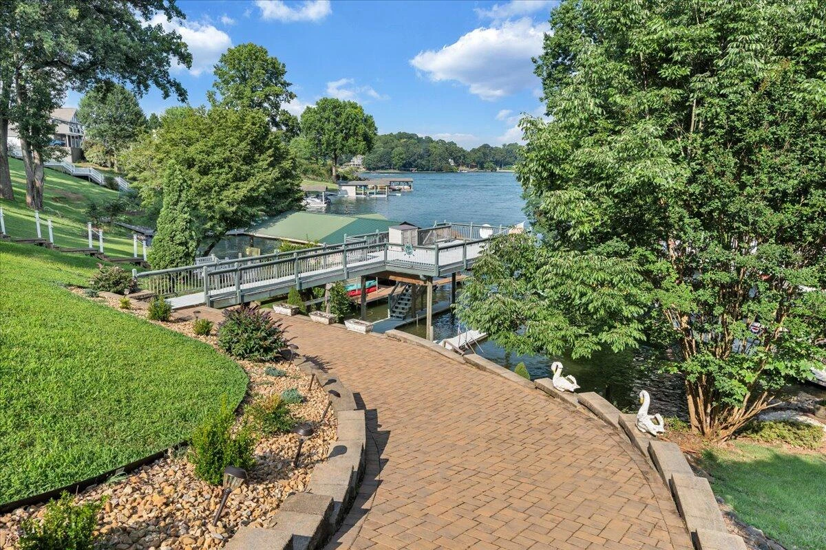 900 Lakemount DR - Photo 82