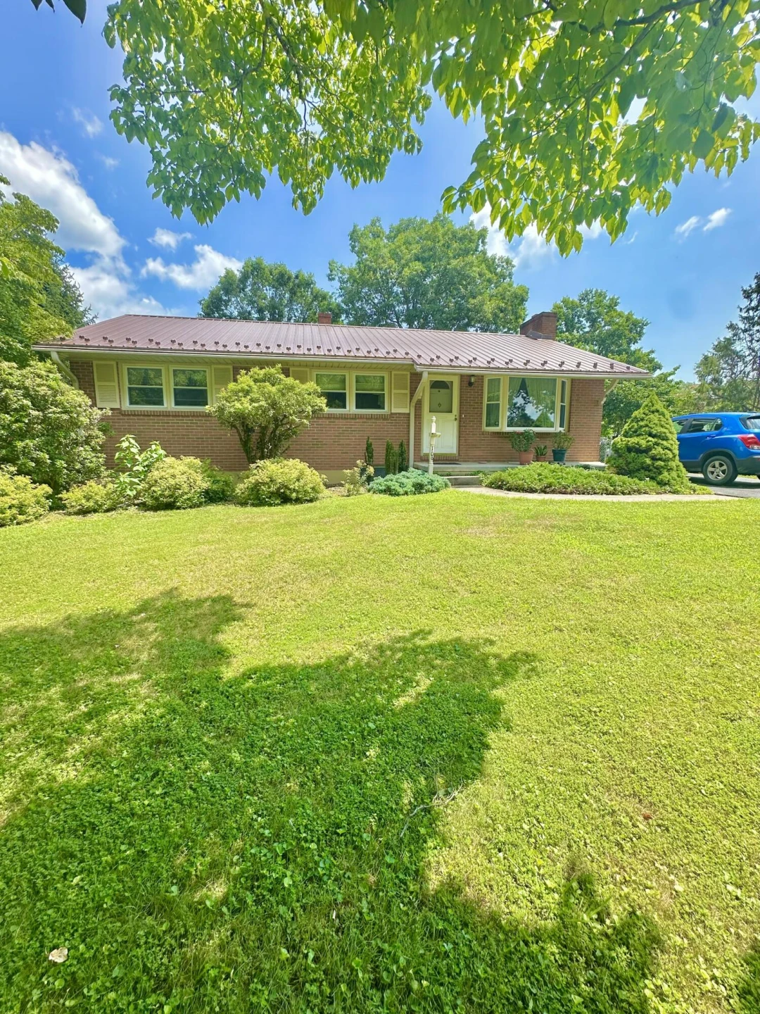 109 Vine AVE