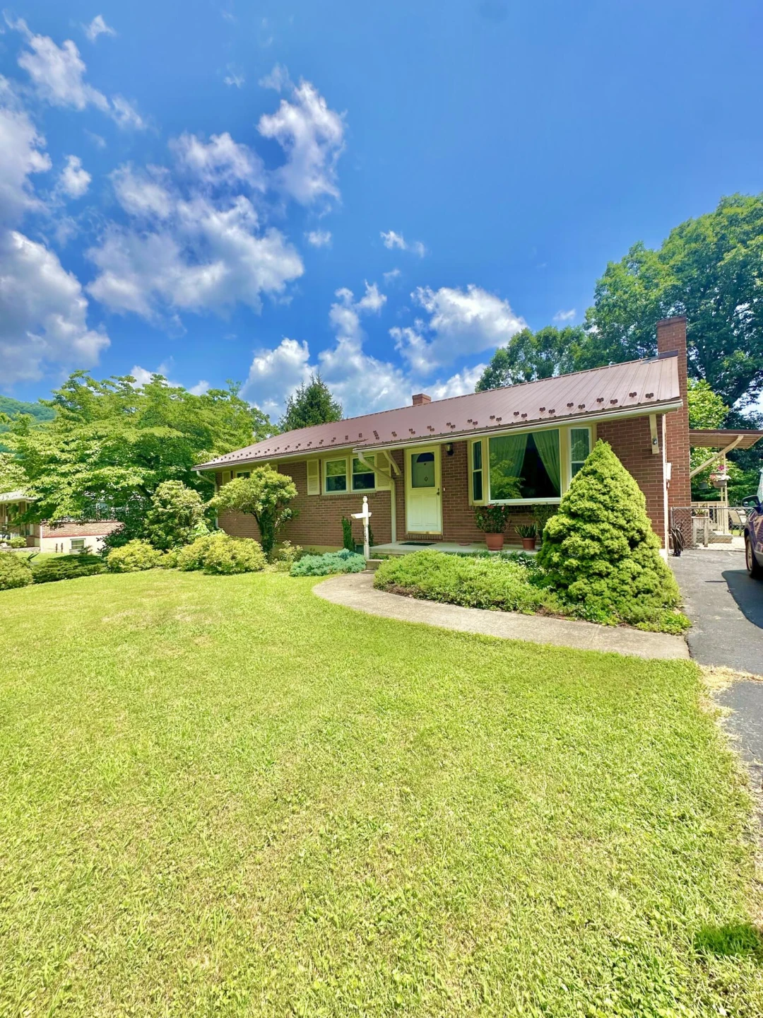109 Vine AVE - Photo 2