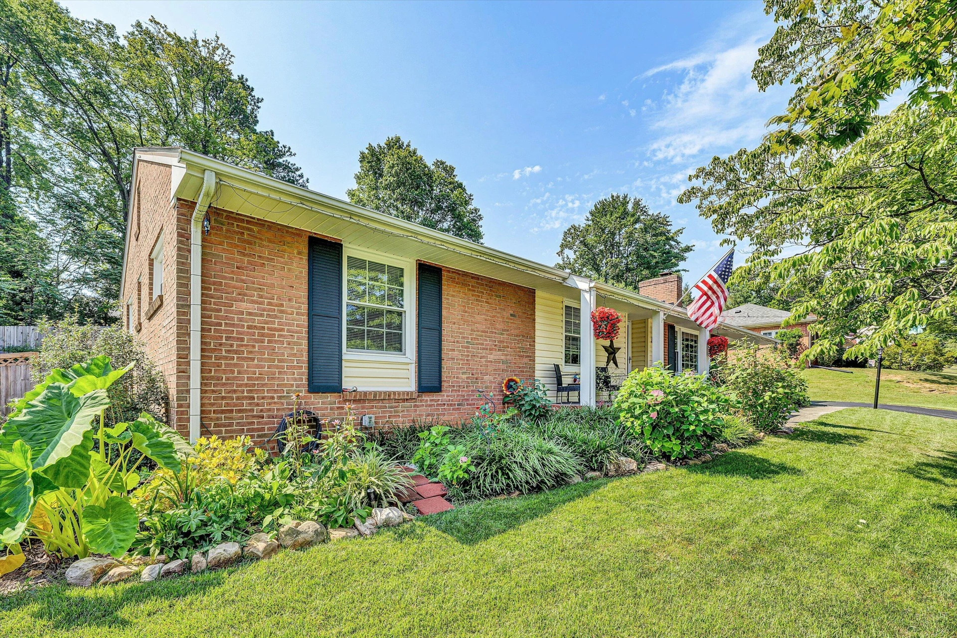 4808 Brookwood DR - Photo 3