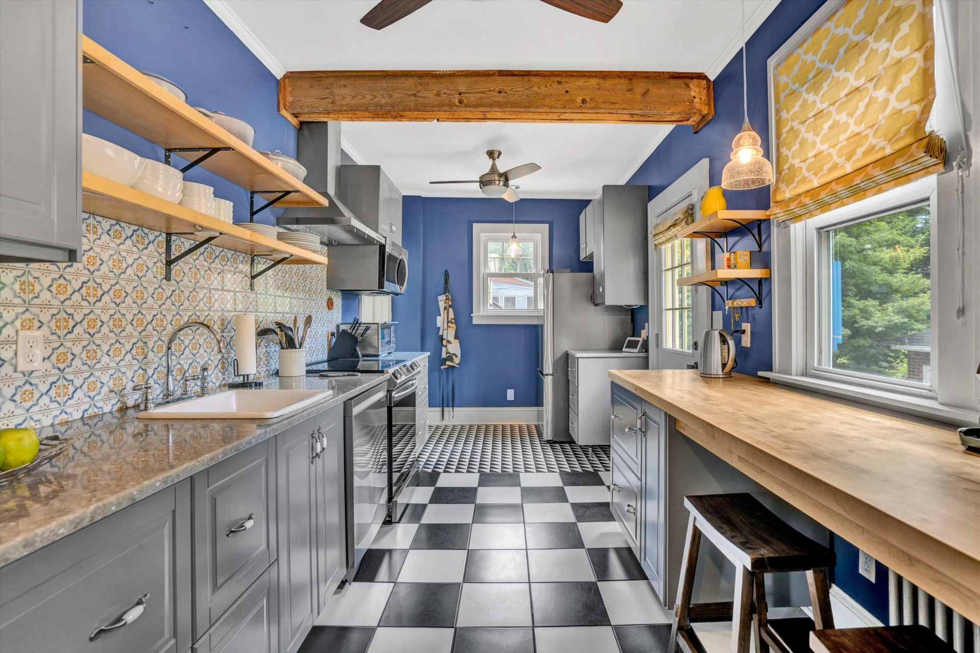 1610 Maiden LN - Photo 27
