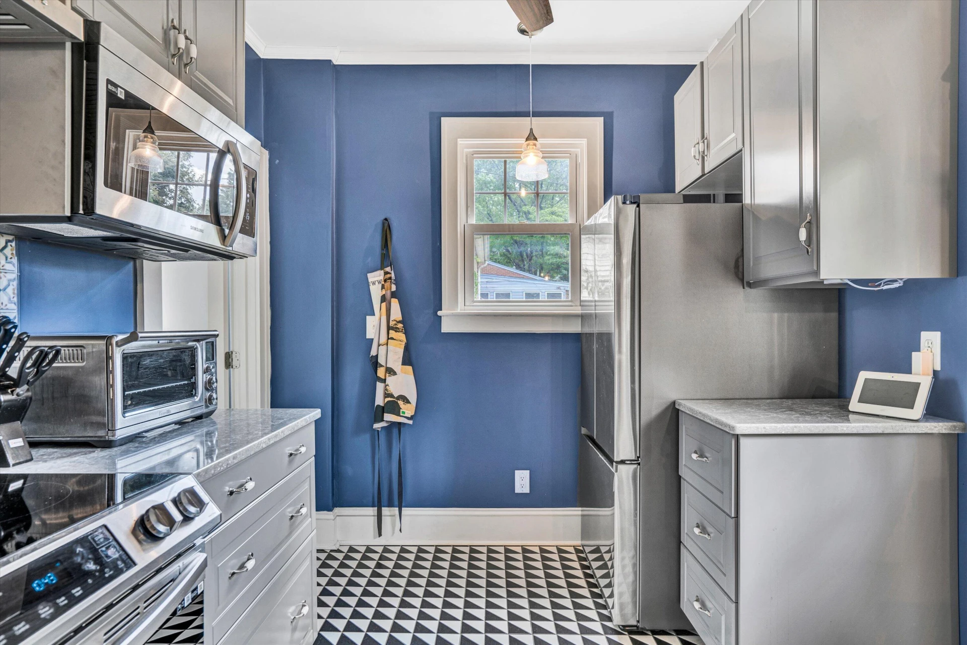 1610 Maiden LN - Photo 29