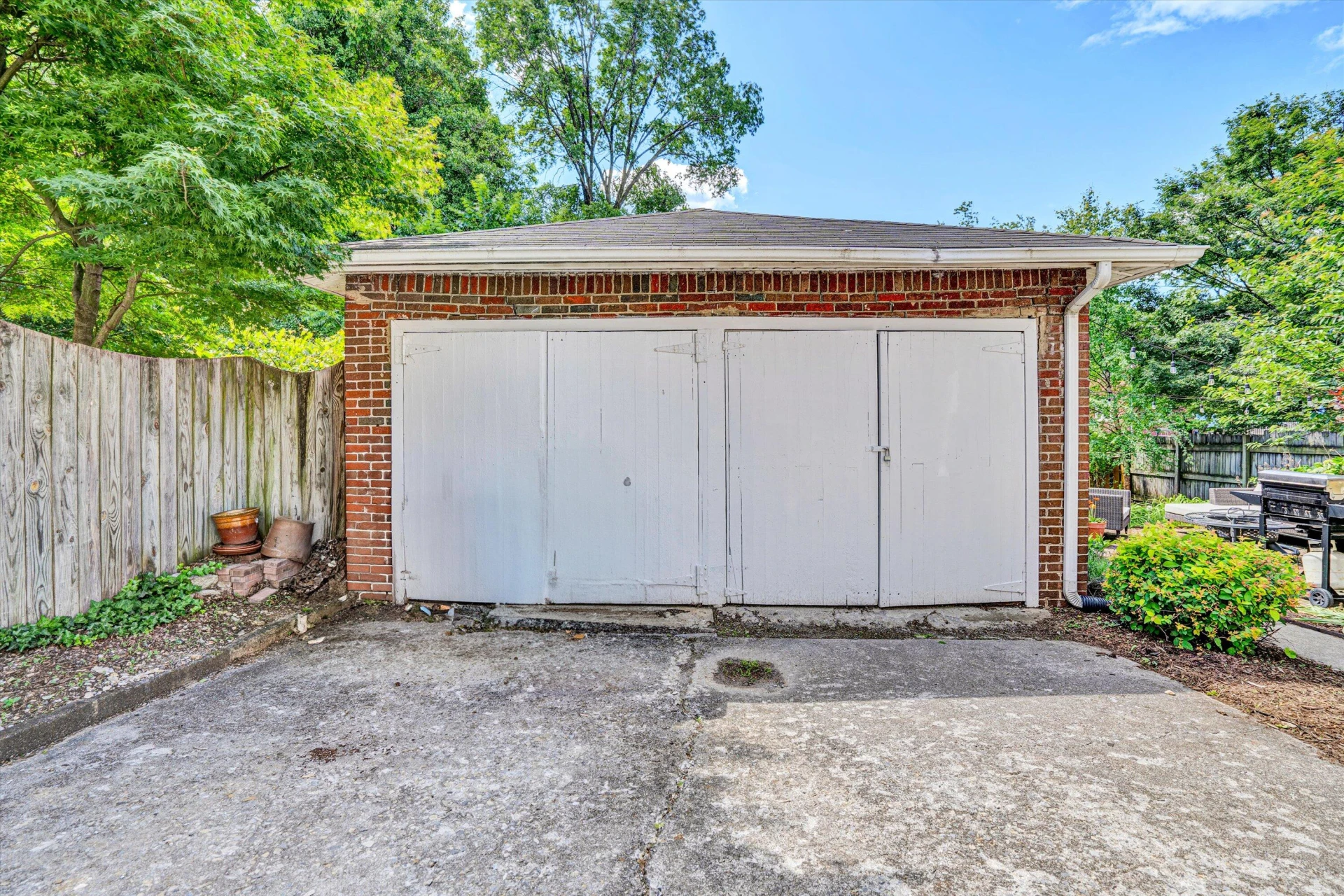 1610 Maiden LN - Photo 50