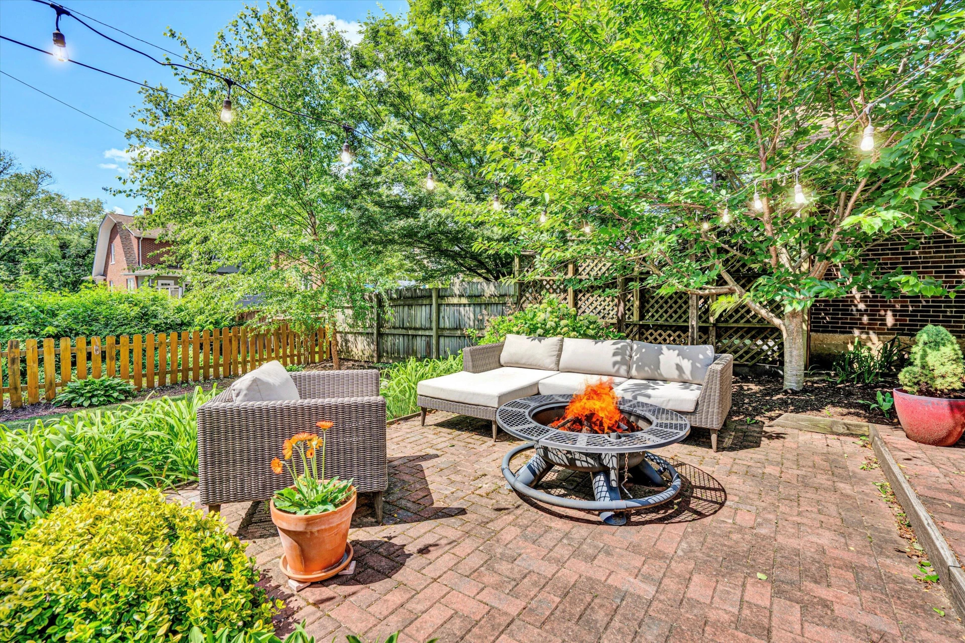 1610 Maiden LN - Photo 51