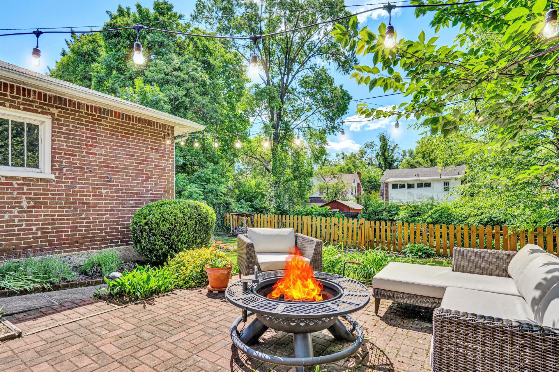 1610 Maiden LN - Photo 55