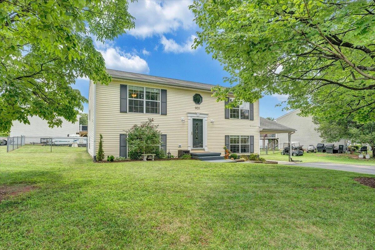 908 Samantha CIR