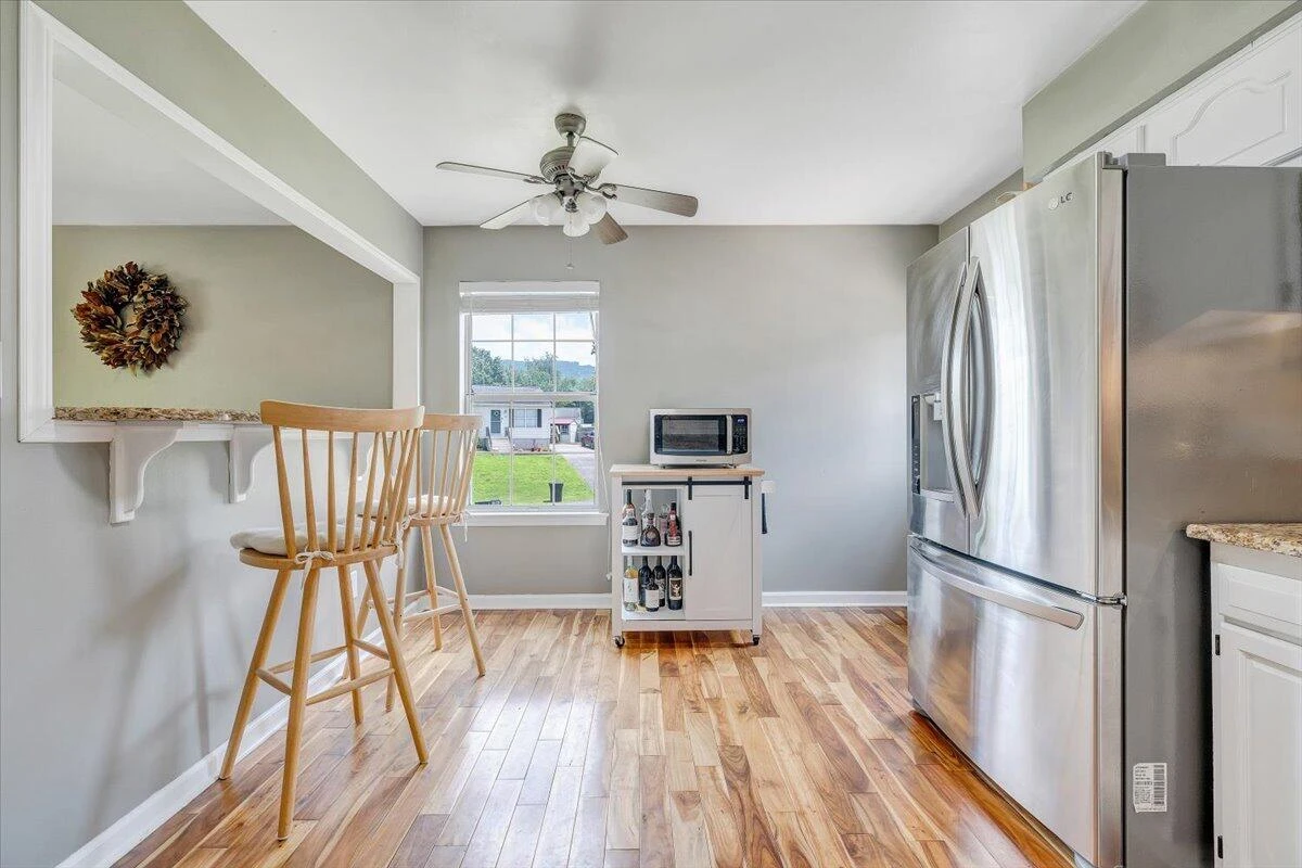 908 Samantha CIR - Photo 17