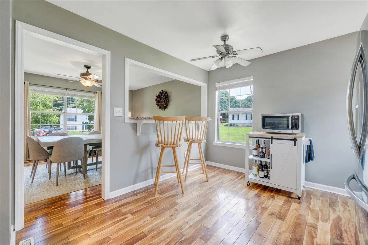 908 Samantha CIR - Photo 18