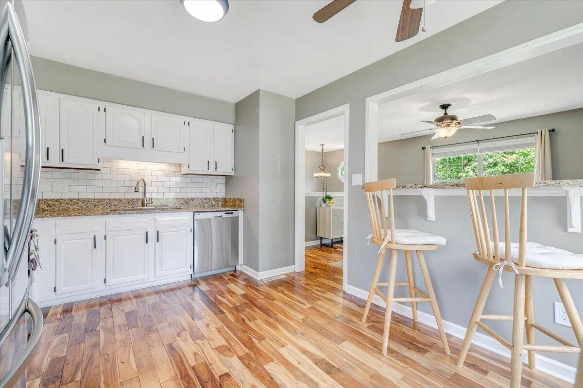 908 Samantha CIR - Photo 19