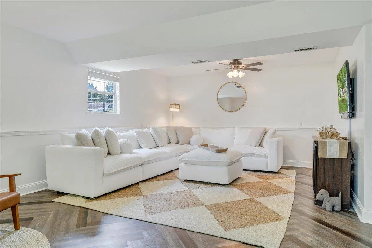 908 Samantha CIR - Photo 3