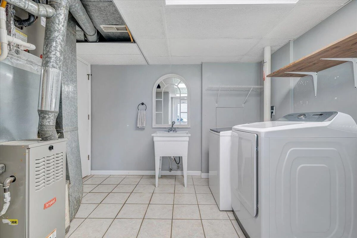 908 Samantha CIR - Photo 32