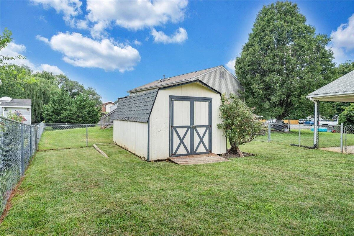 908 Samantha CIR - Photo 39