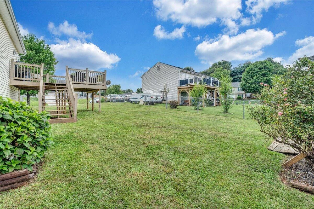 908 Samantha CIR - Photo 40