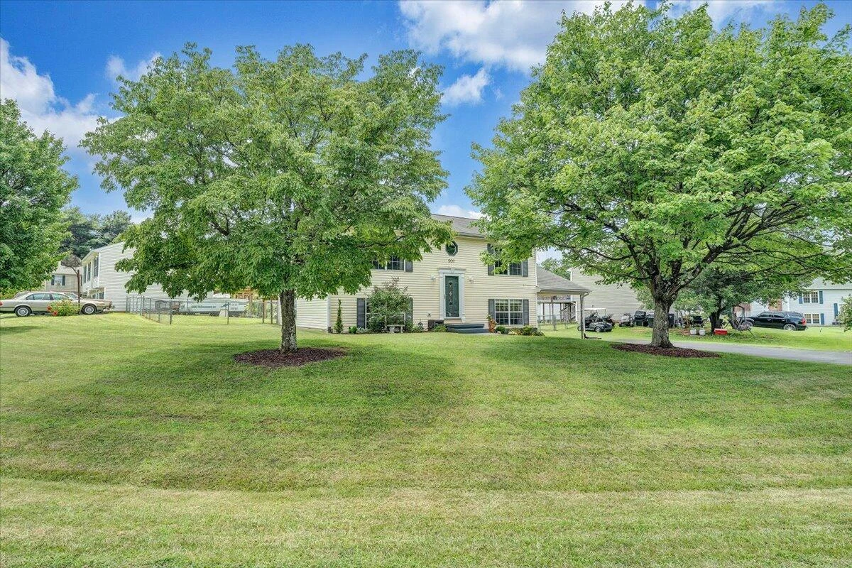 908 Samantha CIR - Photo 46