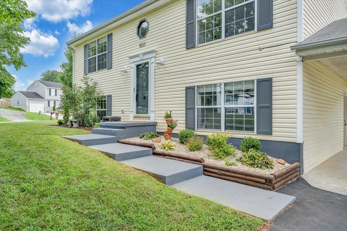 908 Samantha CIR - Photo 47