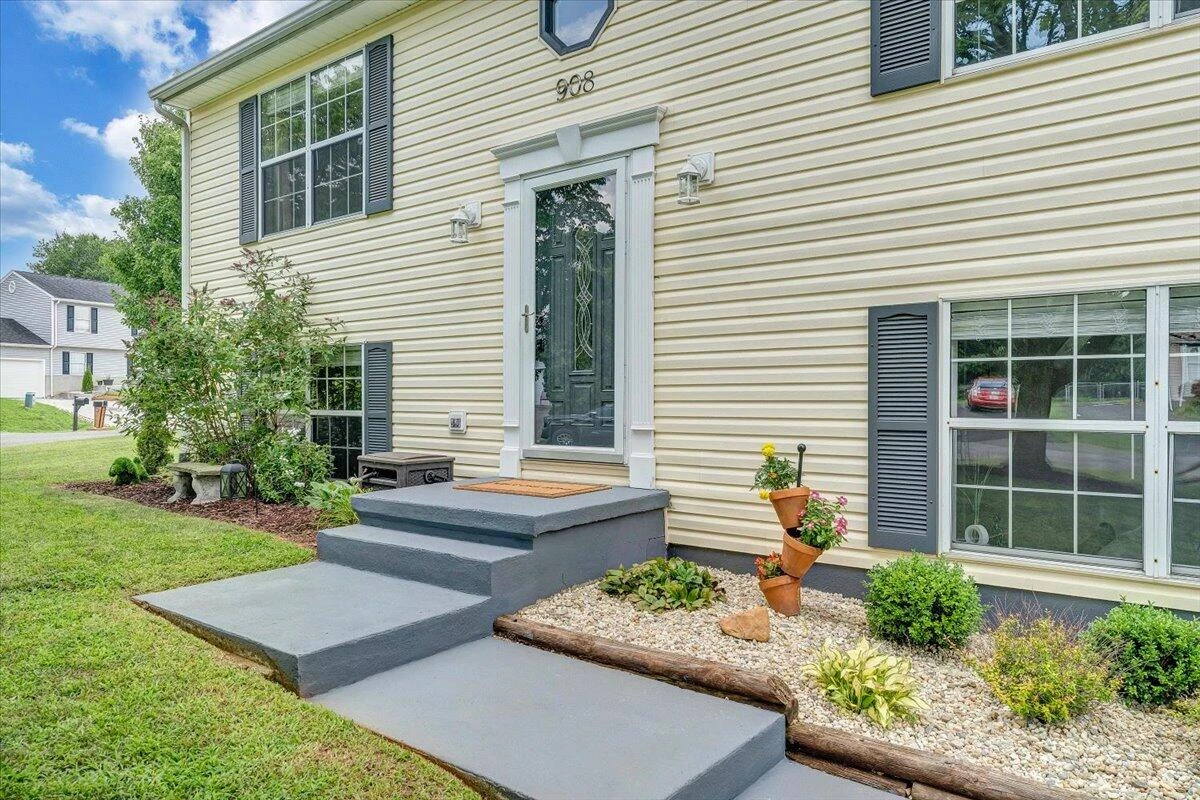 908 Samantha CIR - Photo 48