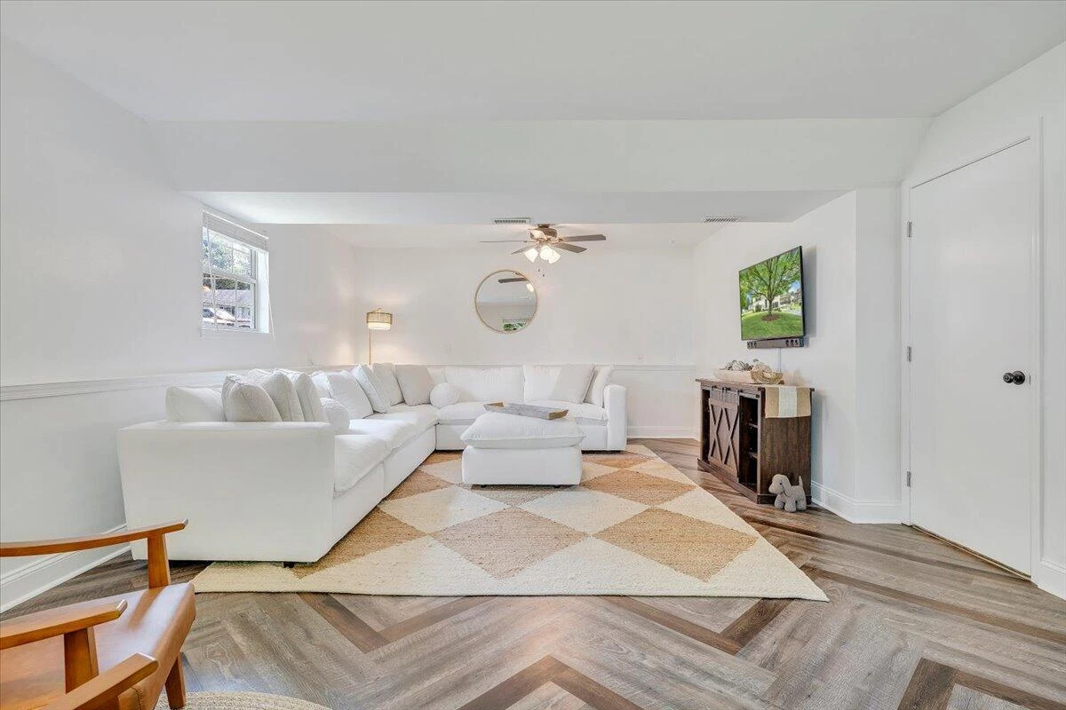 908 Samantha CIR - Photo 7