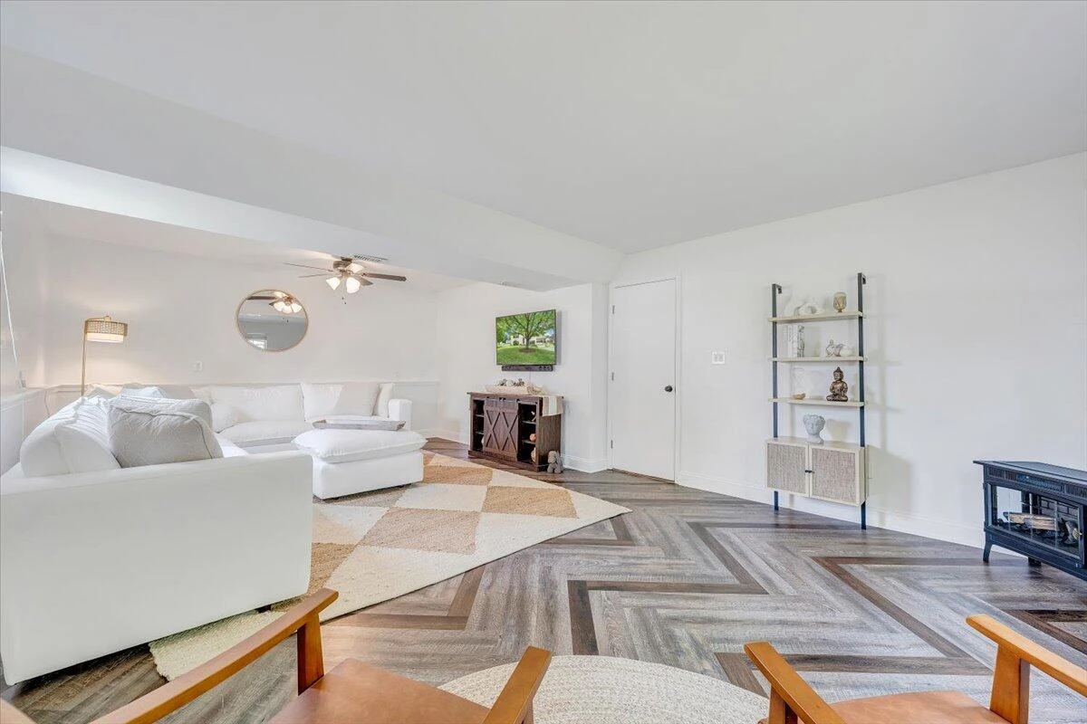 908 Samantha CIR - Photo 8