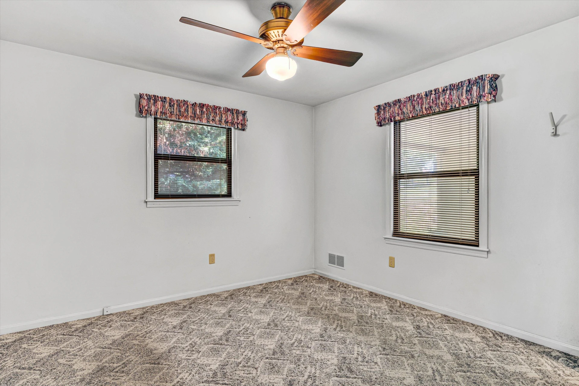 5401 Warwood DR - Photo 12
