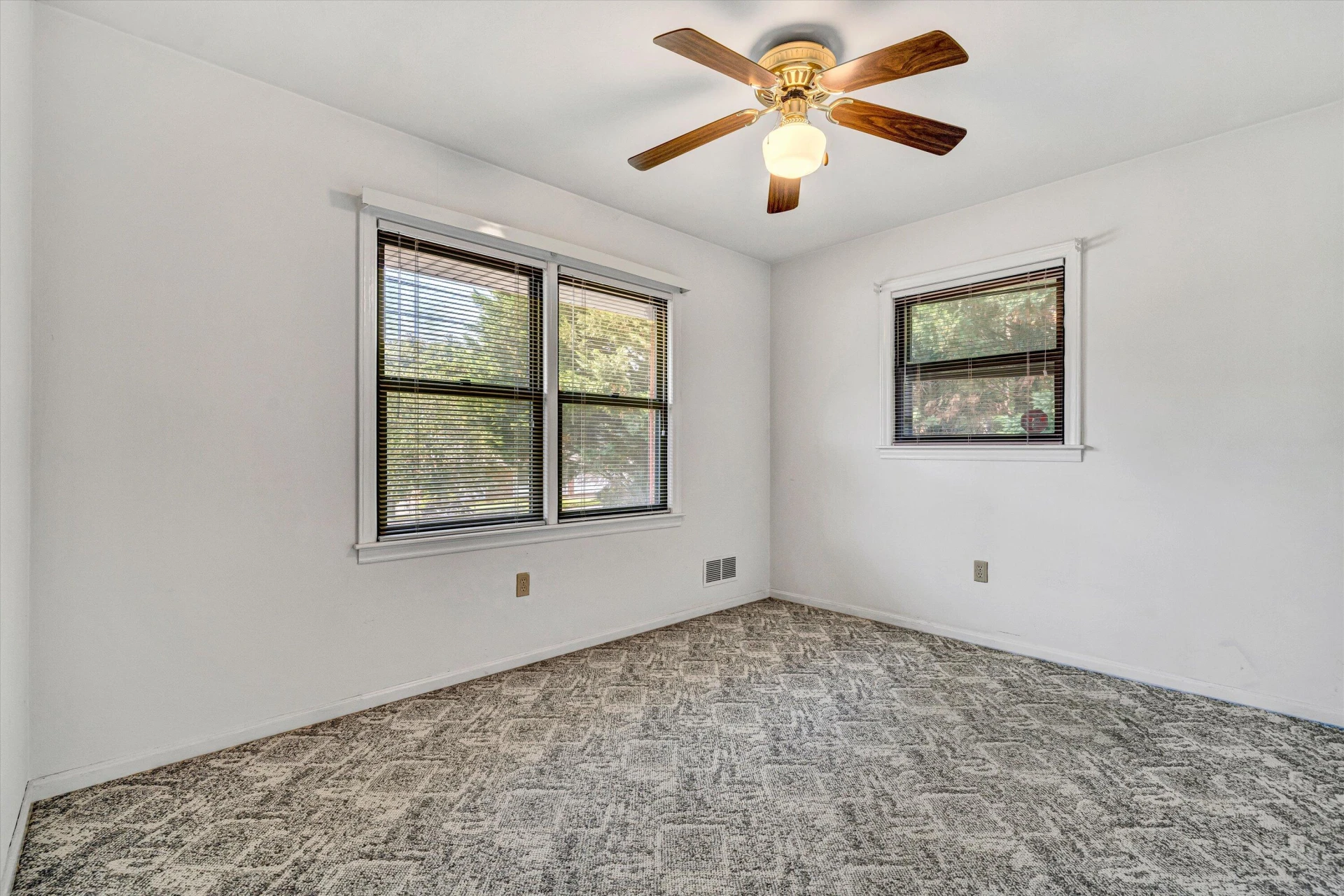 5401 Warwood DR - Photo 15
