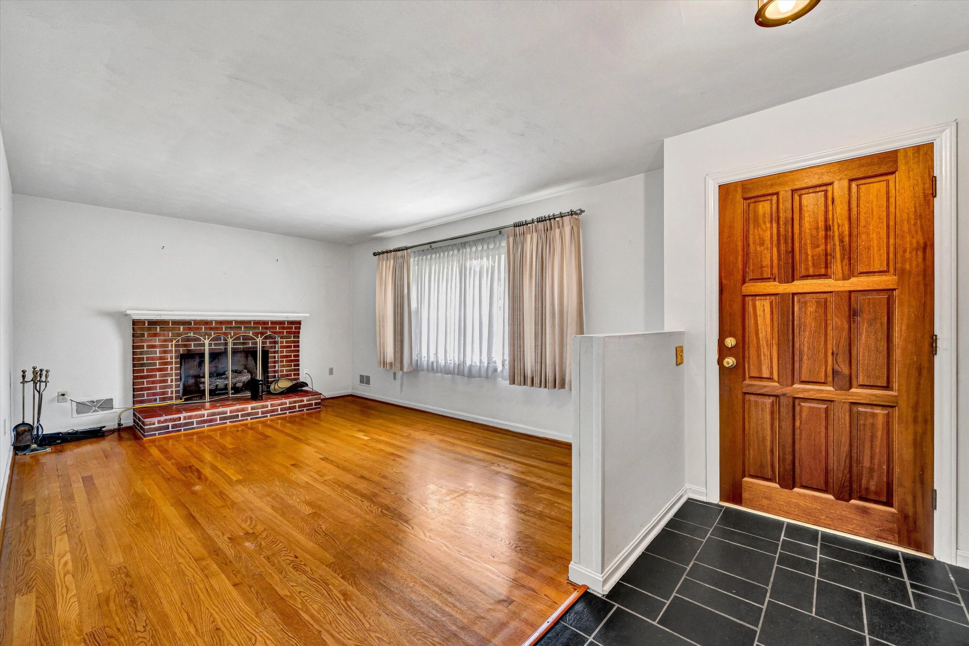 5401 Warwood DR - Photo 3