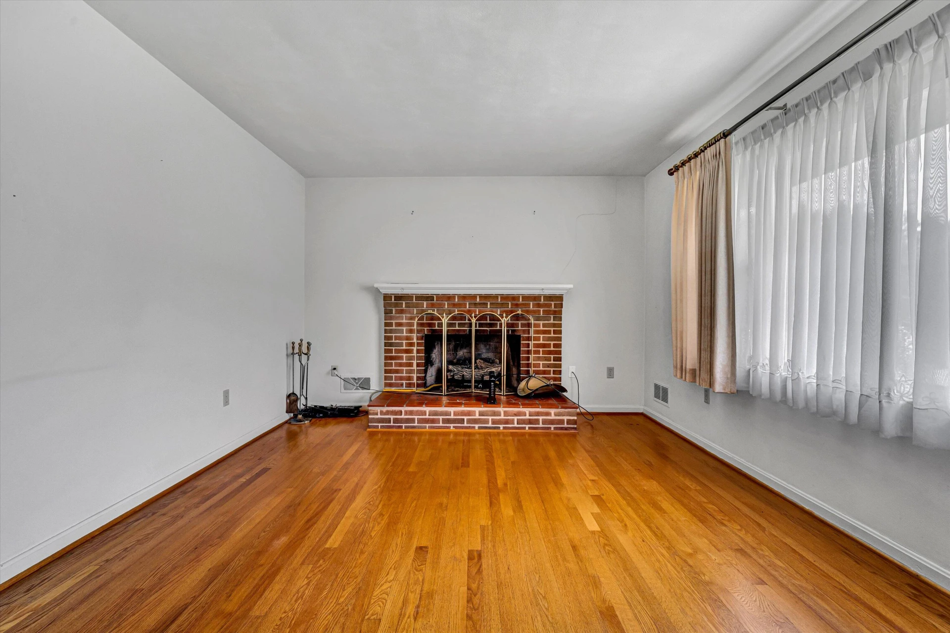 5401 Warwood DR - Photo 4