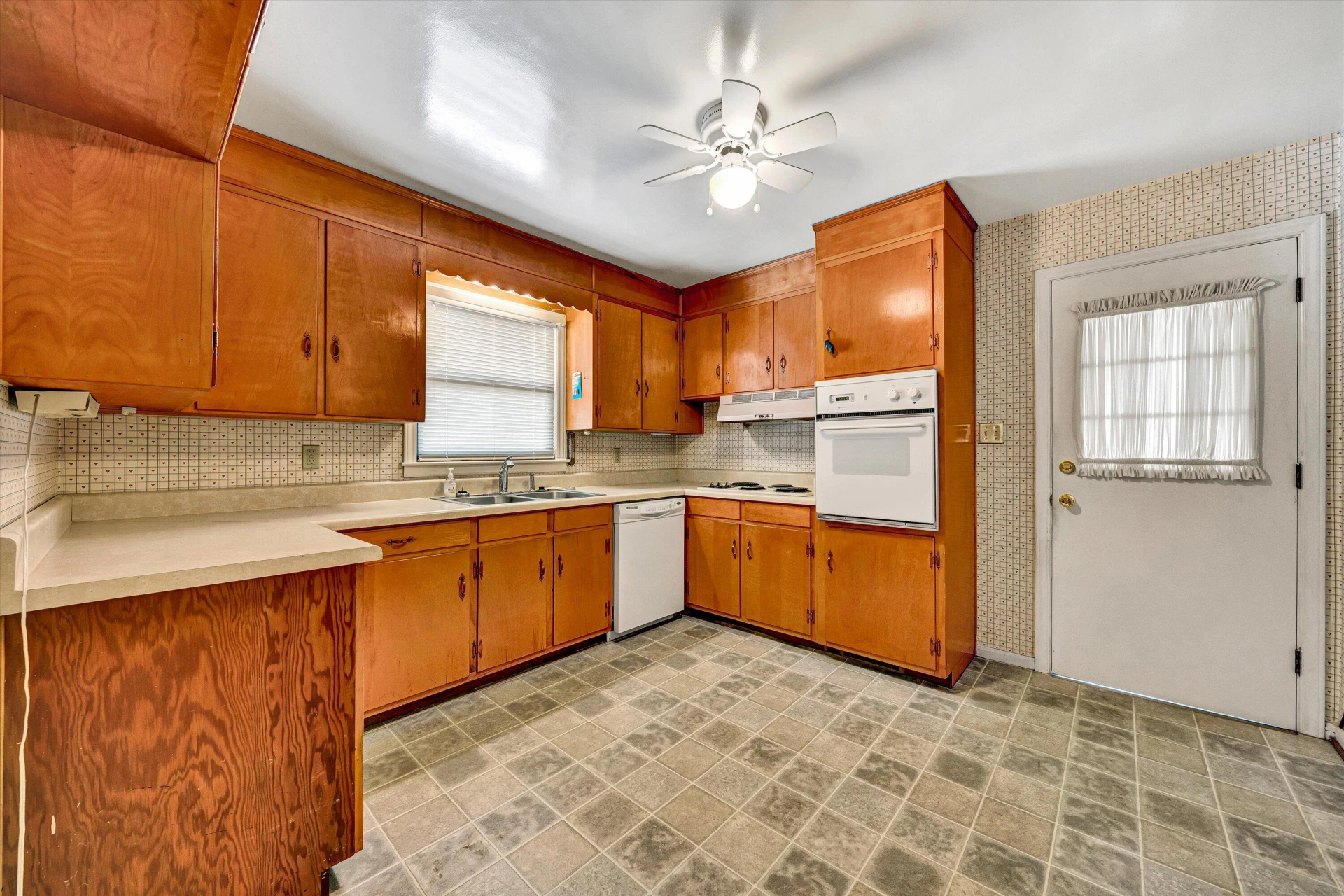 5401 Warwood DR - Photo 7
