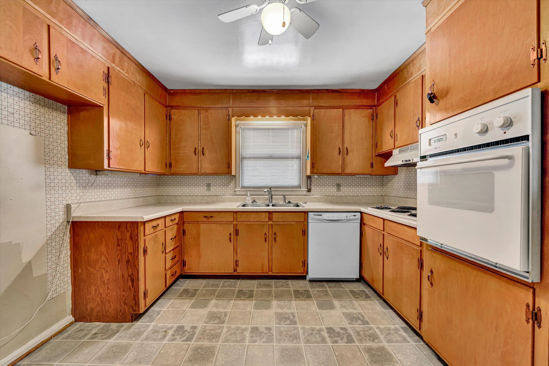 5401 Warwood DR - Photo 8