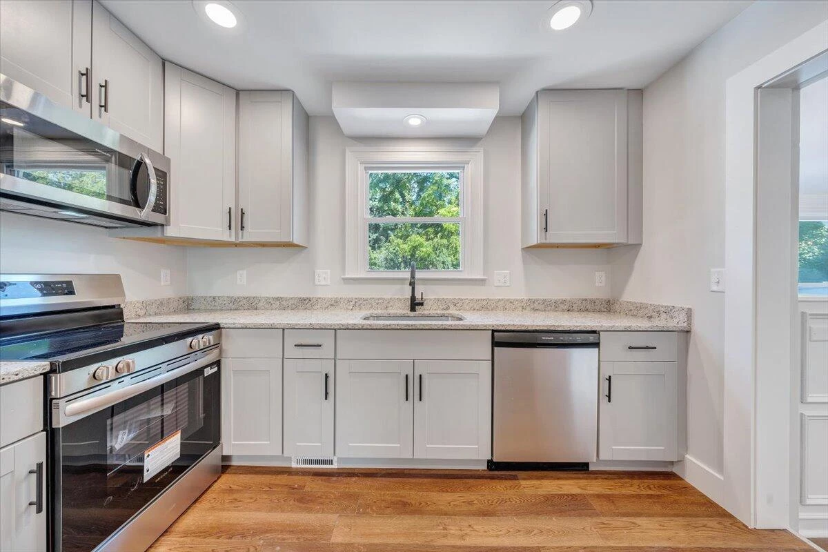 150 Oak ST - Photo 13