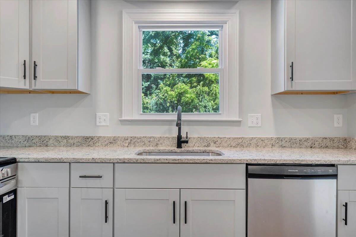 150 Oak ST - Photo 15