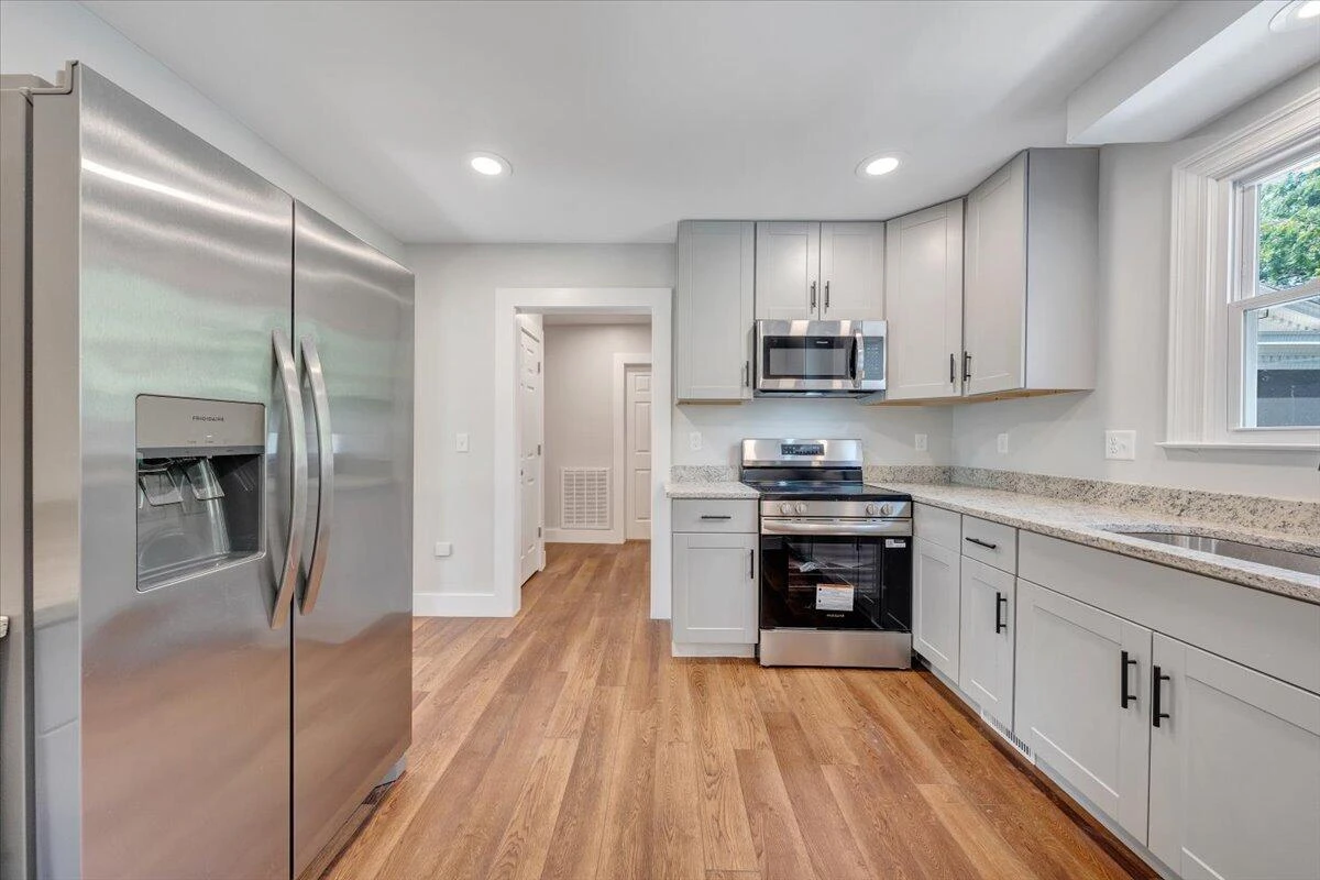150 Oak ST - Photo 17
