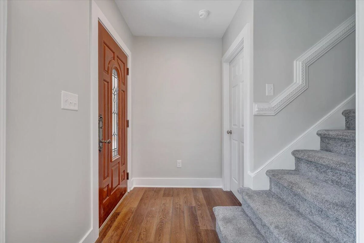 150 Oak ST - Photo 4