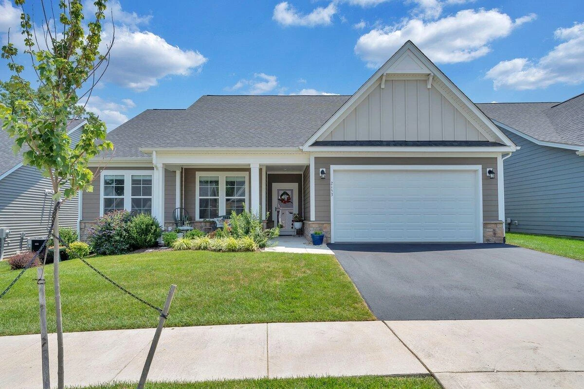 2153 Kings Walk DR
