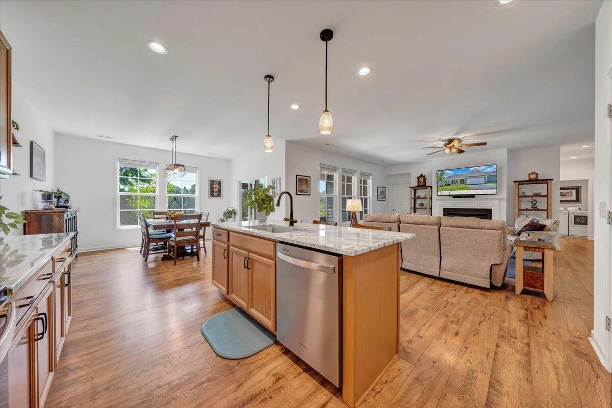 2153 Kings Walk DR - Photo 14