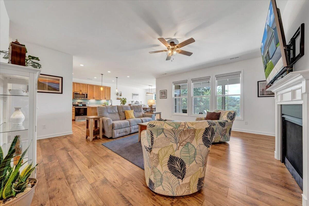 2153 Kings Walk DR - Photo 4