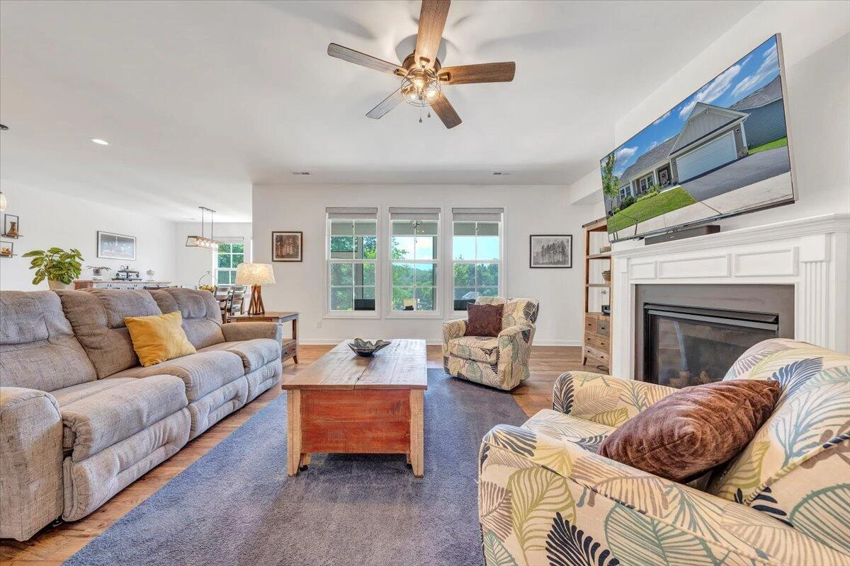 2153 Kings Walk DR - Photo 5