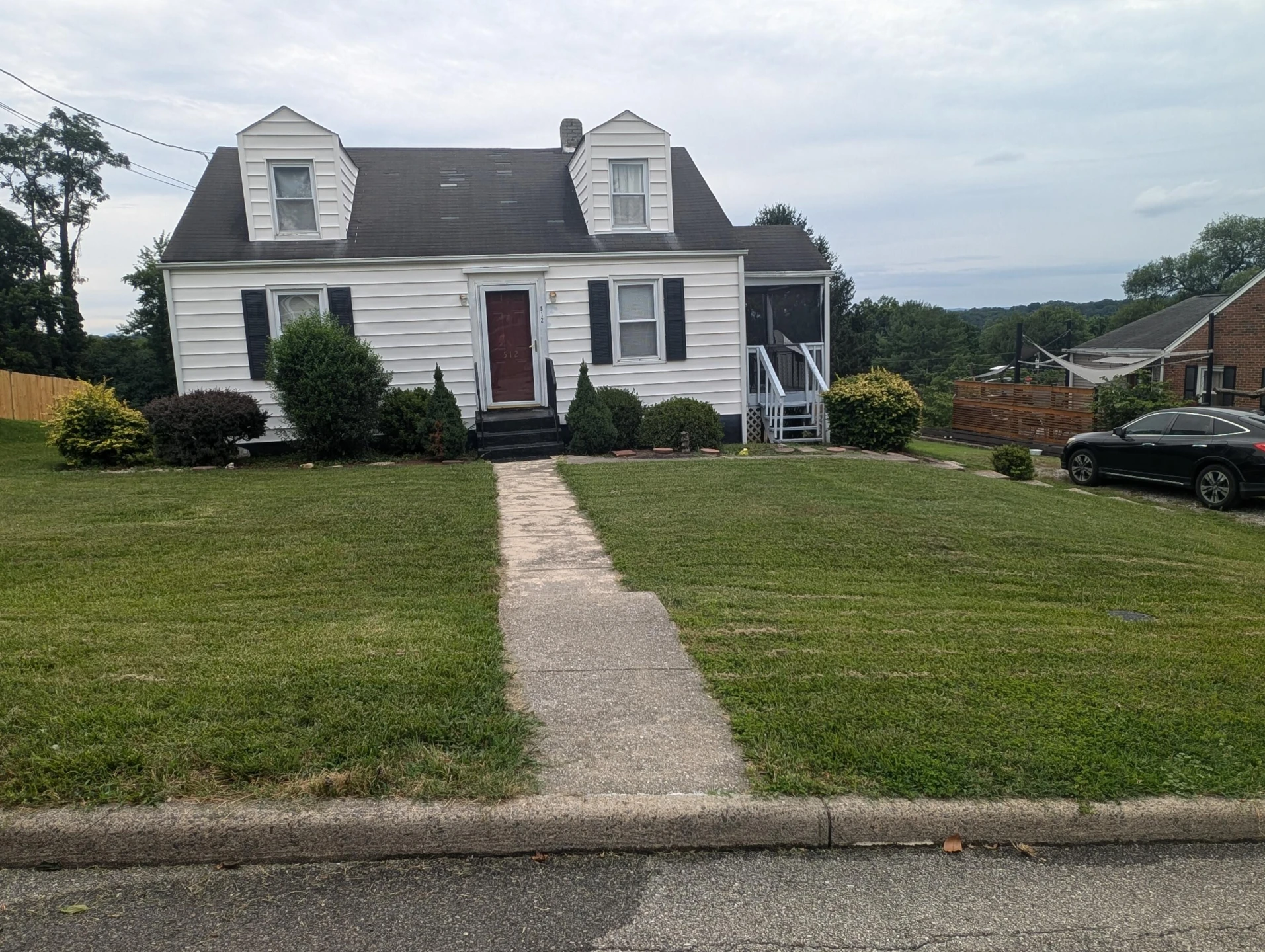 512 Parkdale DR