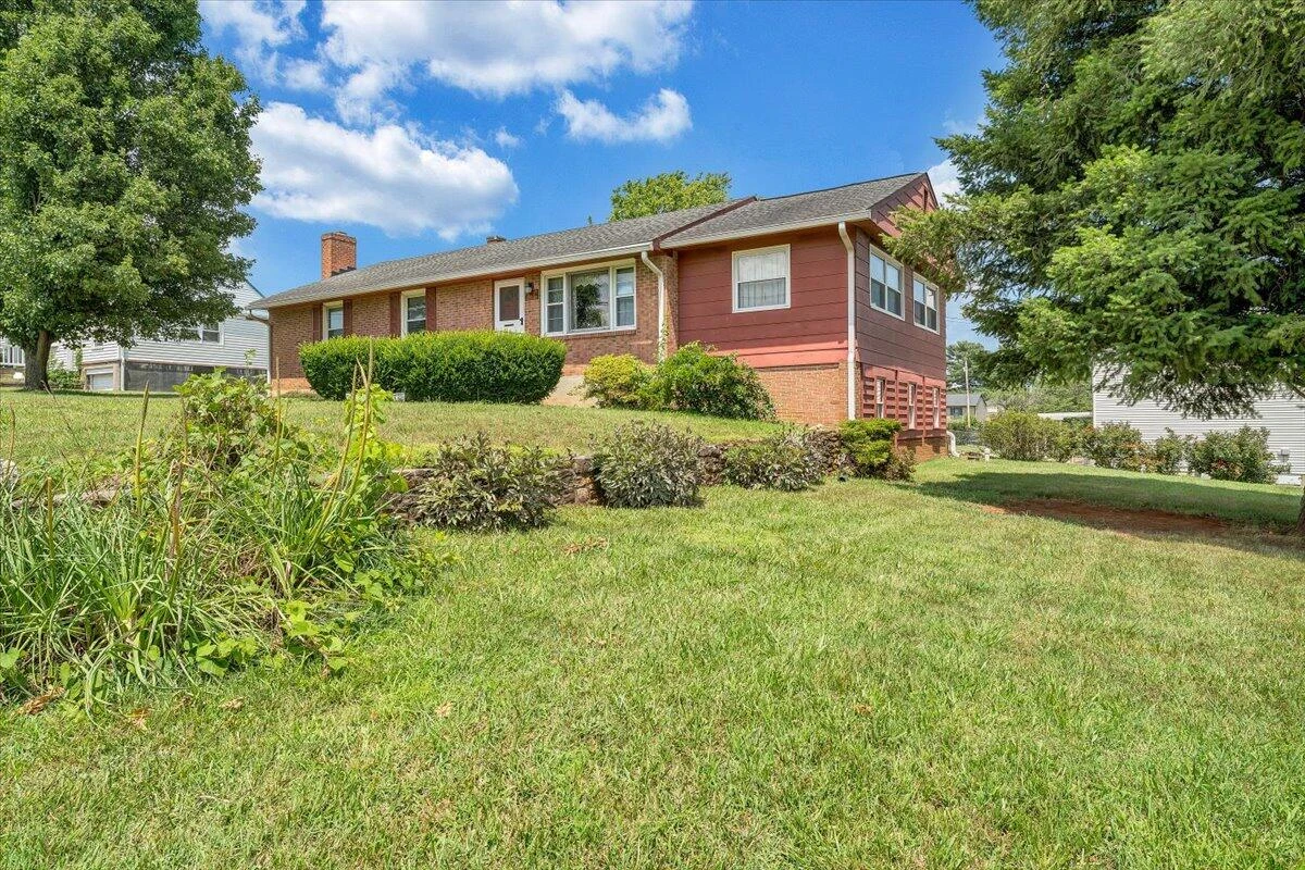 3705 Hawley DR - Photo 32