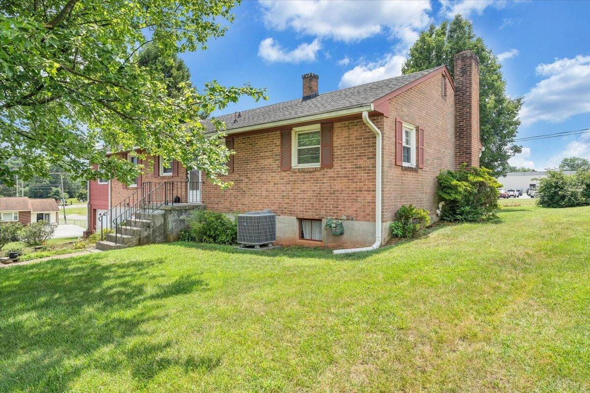 3705 Hawley DR - Photo 36