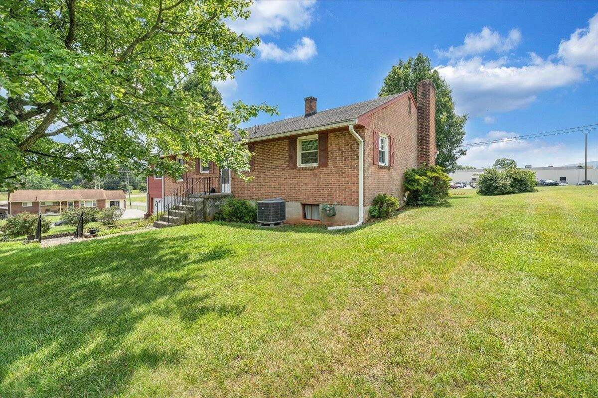 3705 Hawley DR - Photo 37